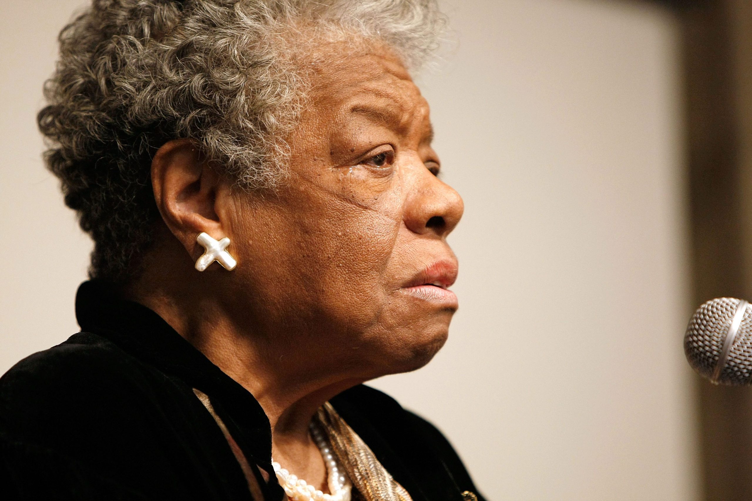 Maya Angelou Signs Copies Of "Maya Angelou: Letter to My Daughter" - October 30, 2008