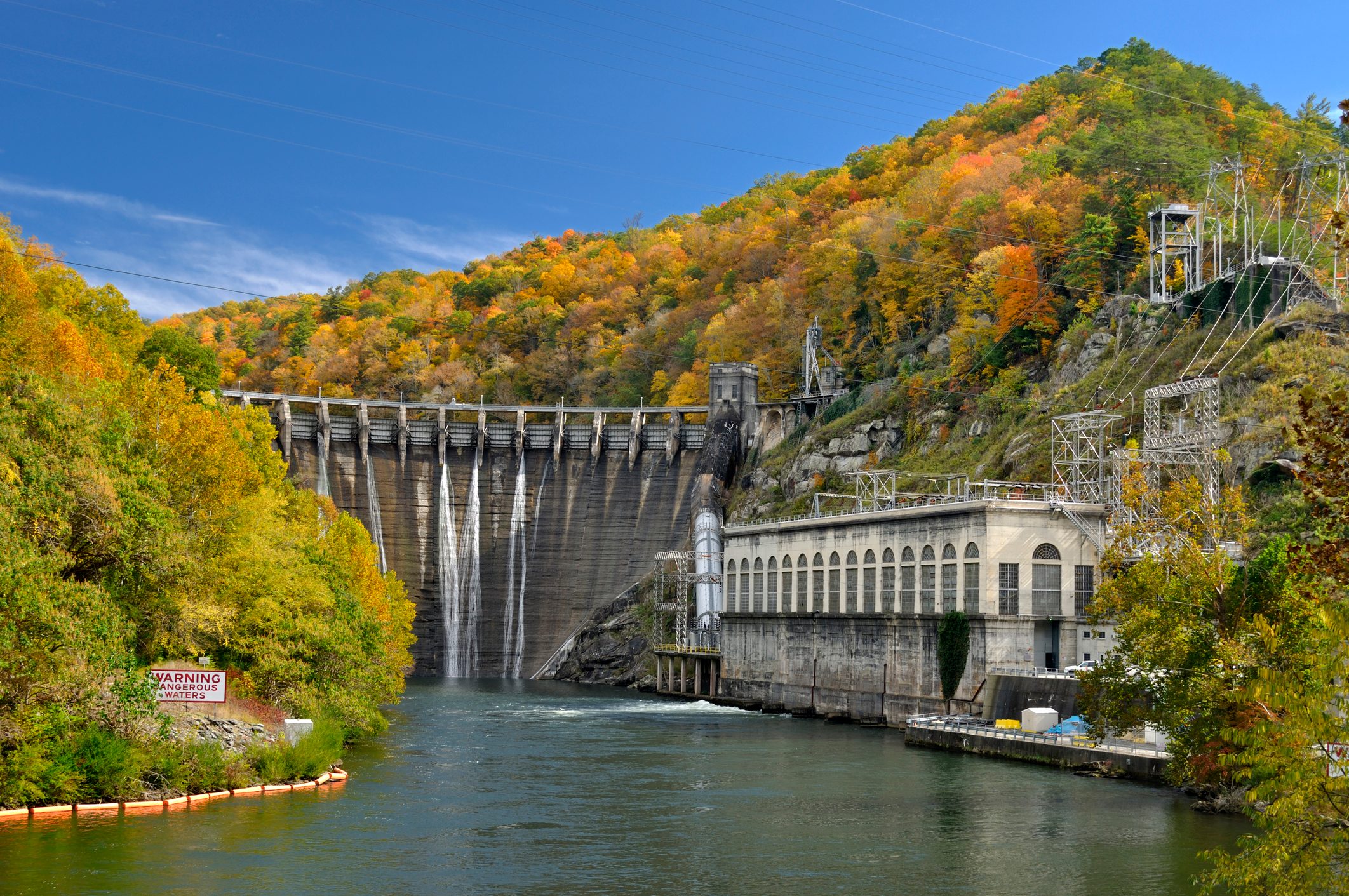 Cheoah Dam on Cherohala Skyway in North Carolina, USA