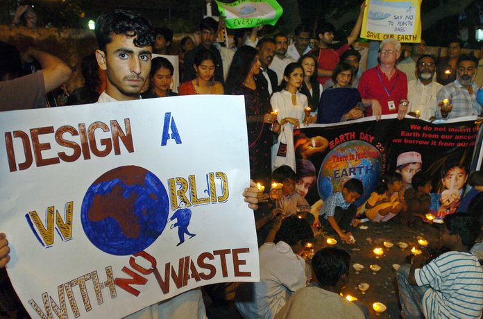 Pakistani representatives of non governmental orgainzations gather during the Earth Day ceremony in Karachi, 22 April 2007.
