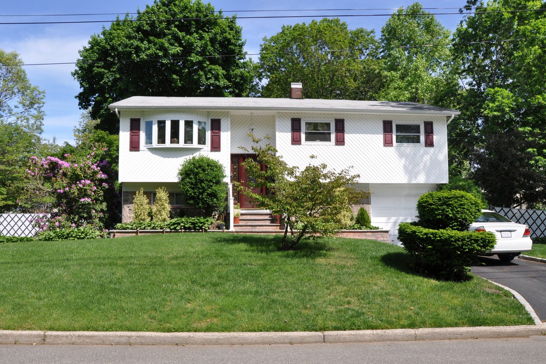 Suburban High Ranch Home in Residential Neighborhood