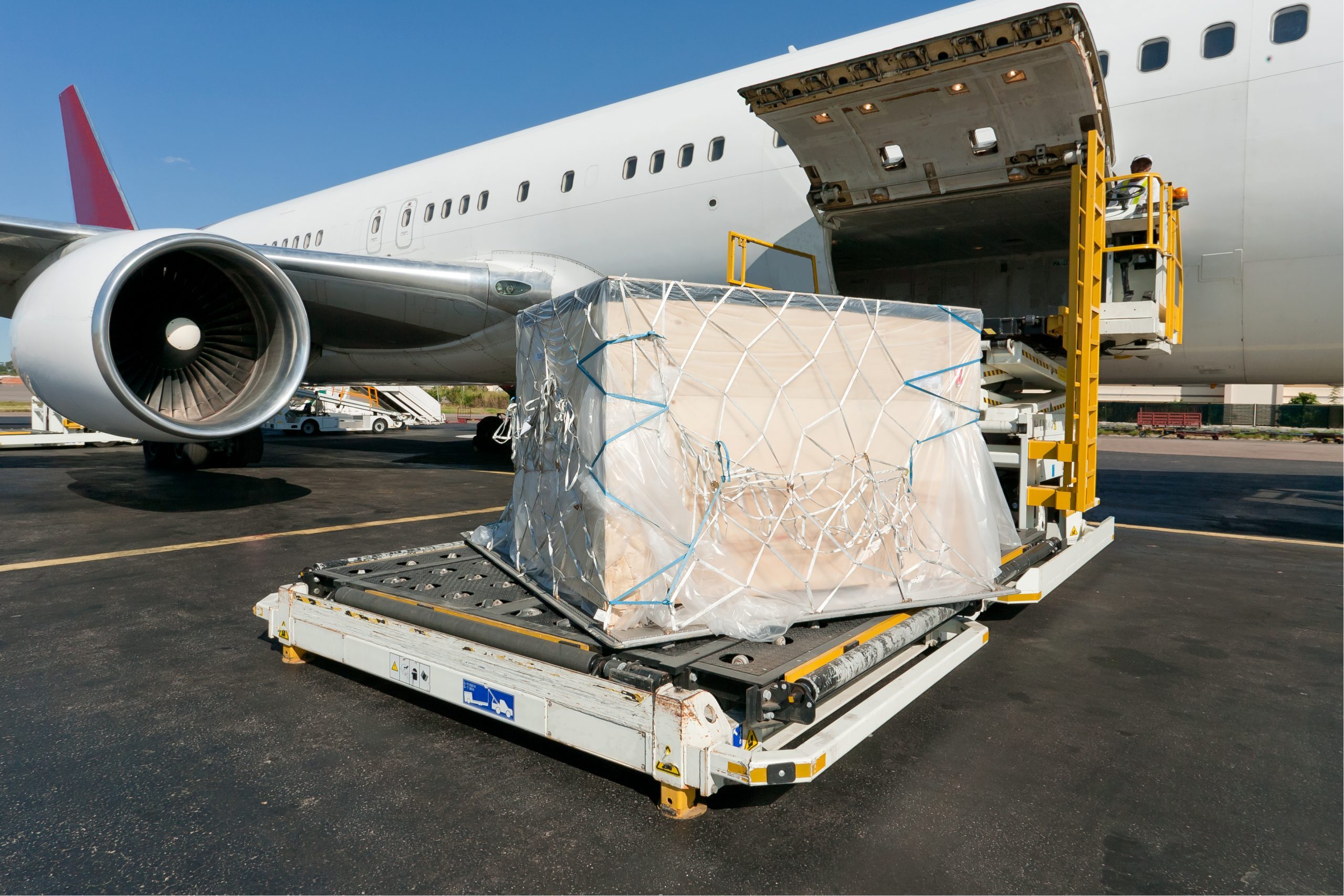 Loading cargo plane