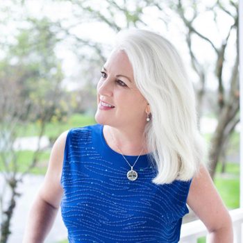 Confident woman who stopped dying her hair