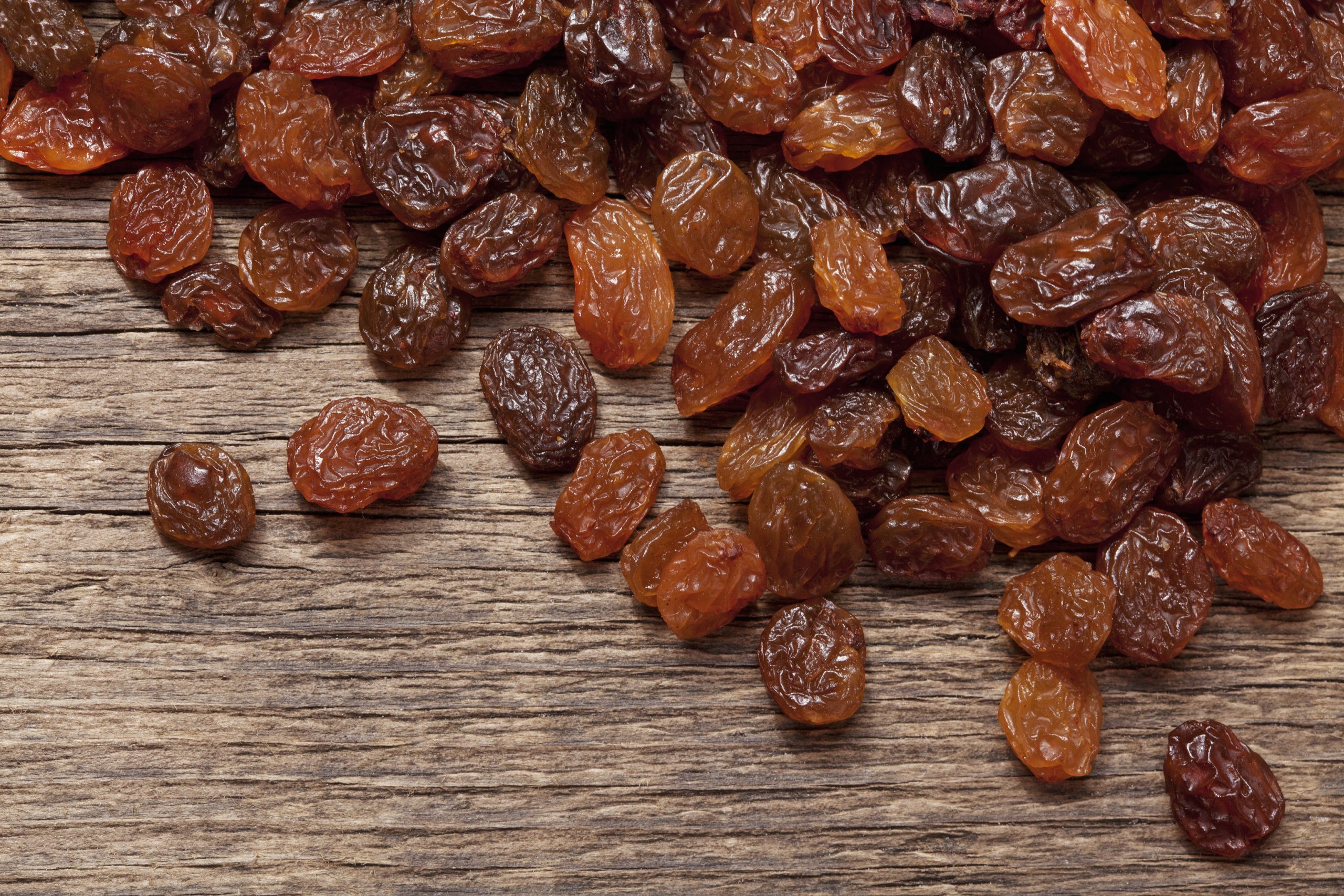 Dried raisins