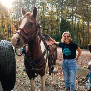 Shannon Hearne standing next to a horse