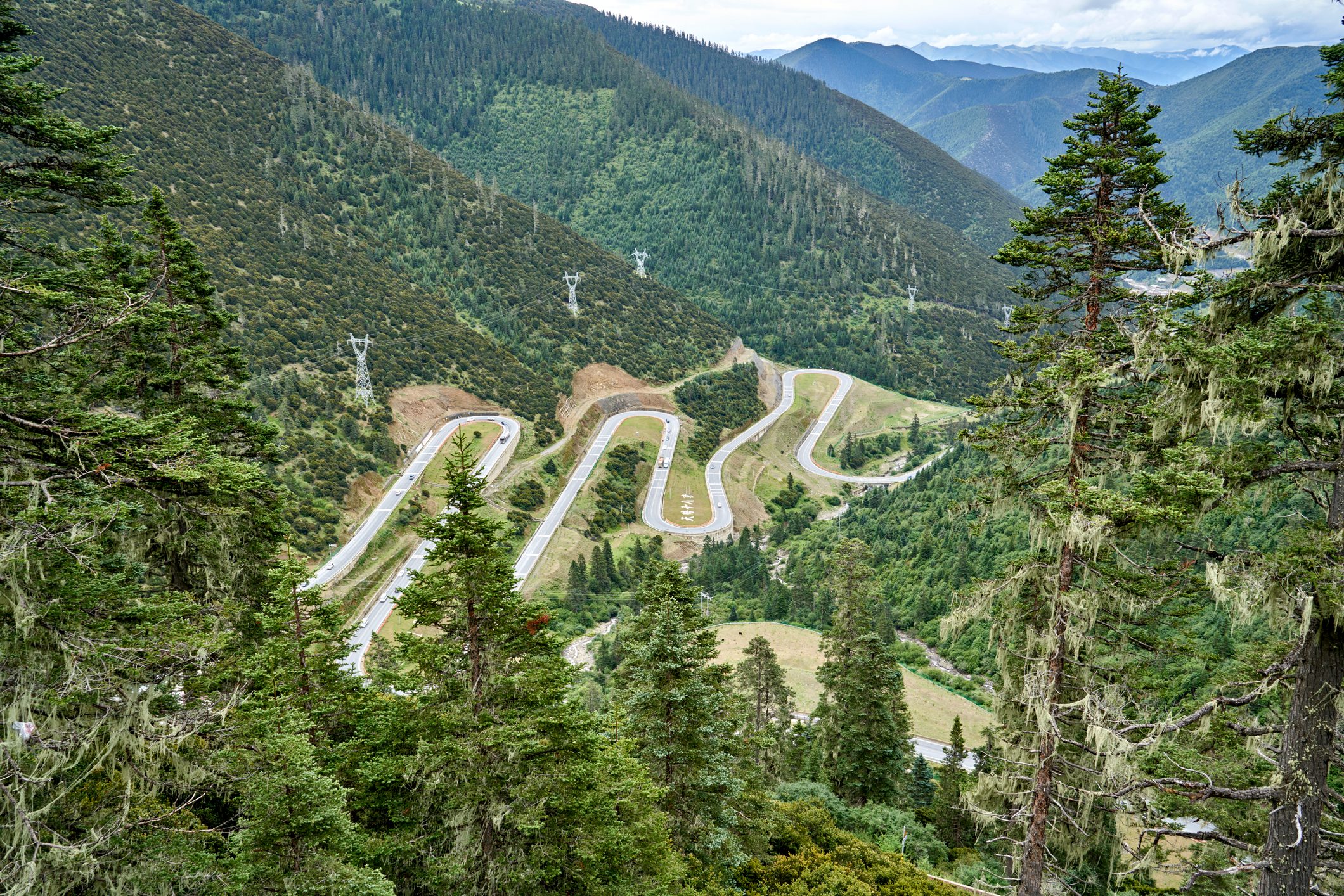 Tibet's stunning Nu Jiang Turns along Sichuan-Tibet Highway in Sichuan, China