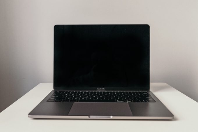 clean laptop screen drying