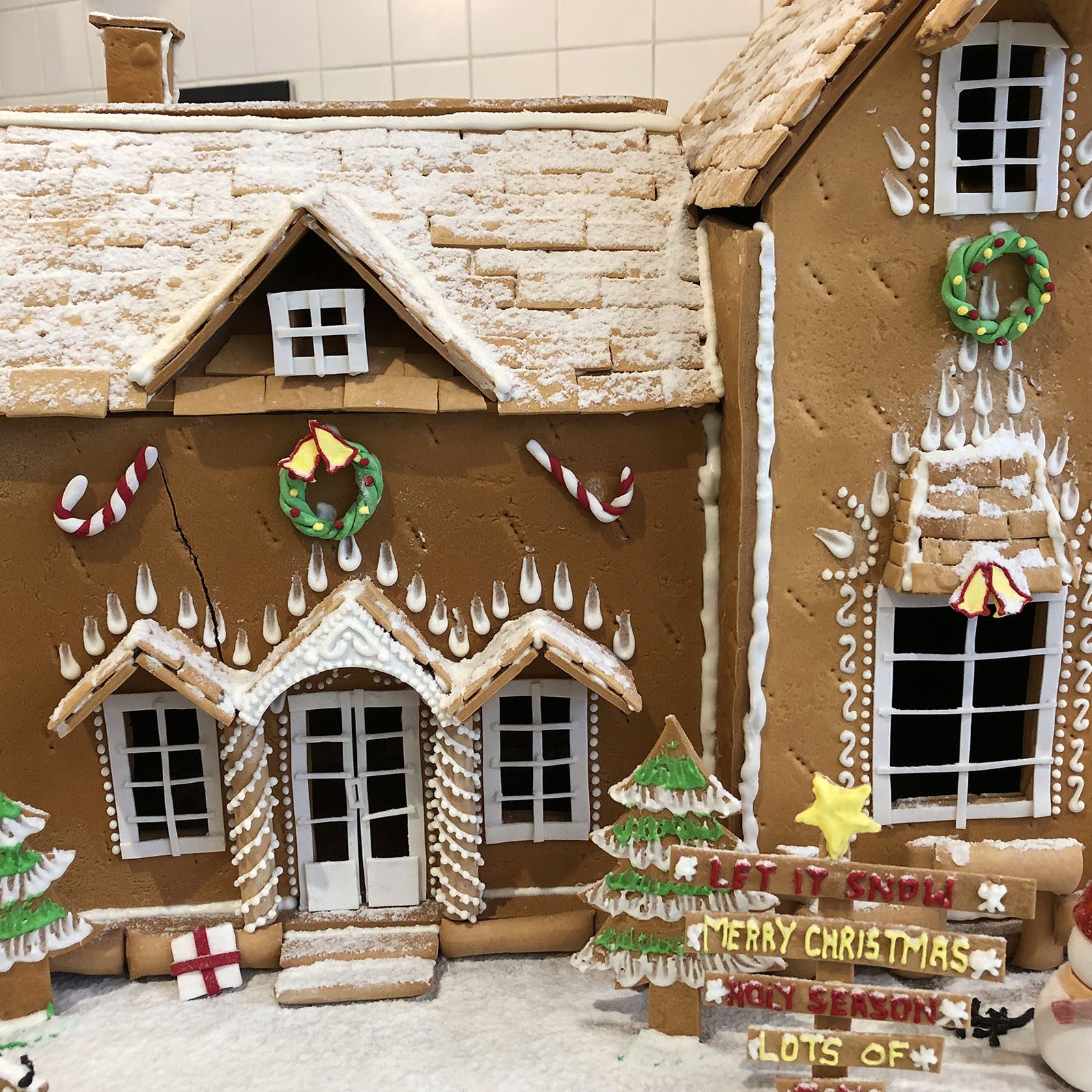 Christmas Graham Cracker House