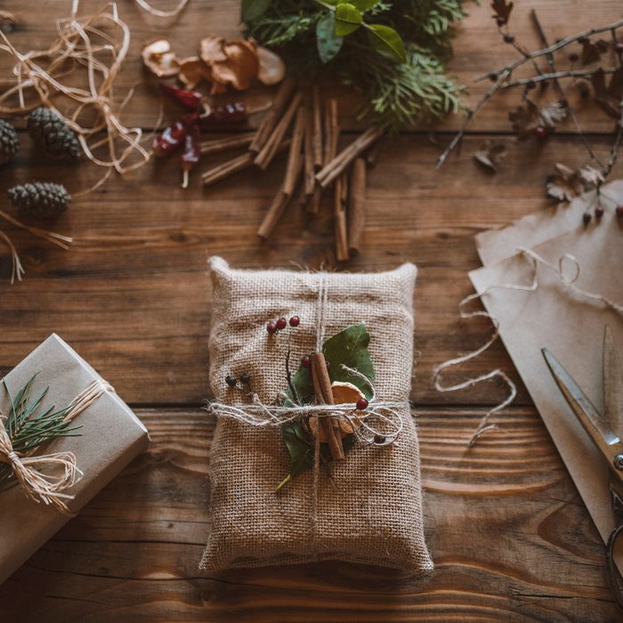 50 Christmas Wrapping Ideas Burlap Gift Wrapping