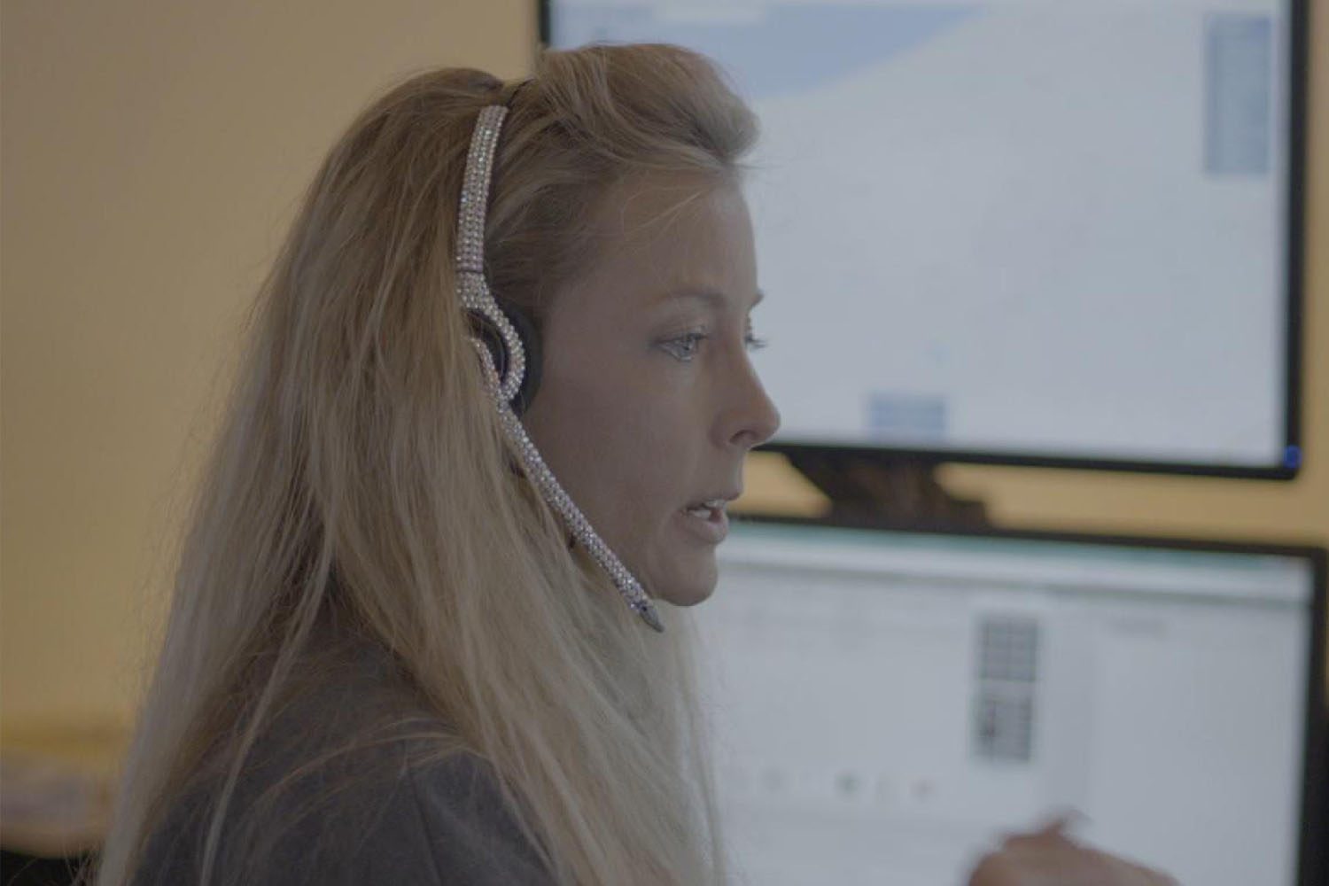 01 911 Crisis Center Via Oxygen