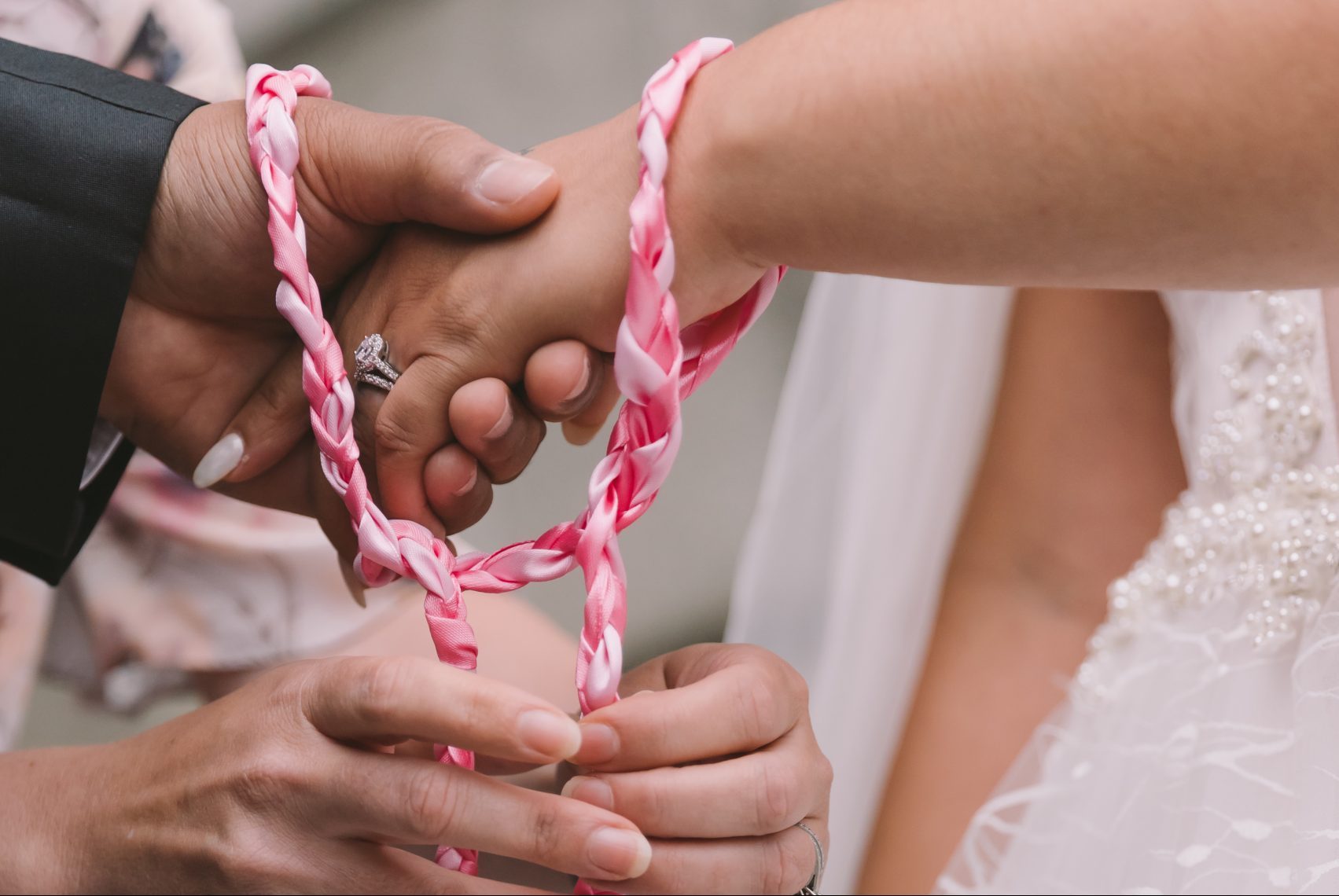 hand-fasting ceremony at an irish wedding