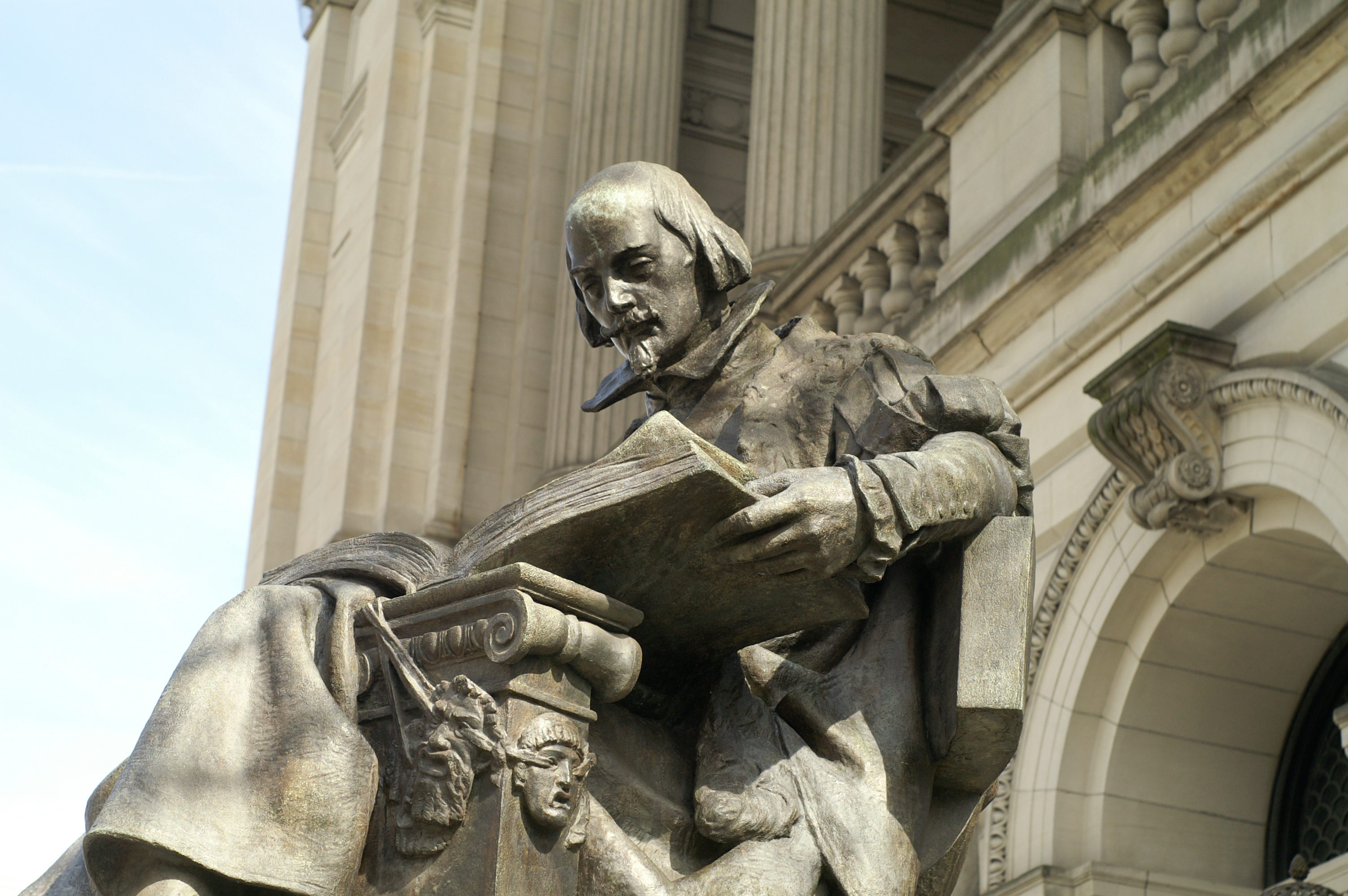 A large statue of William Shakespeare