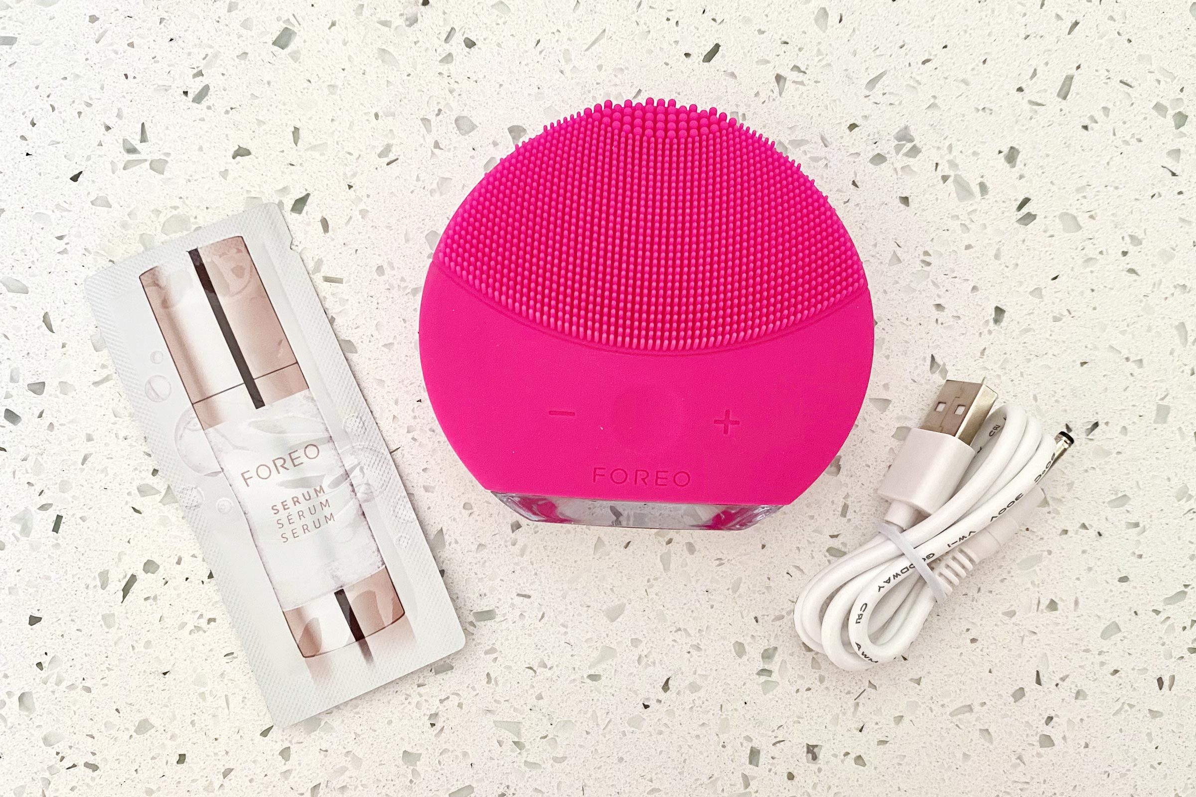 Foreo Luna Mini 2 with accessories