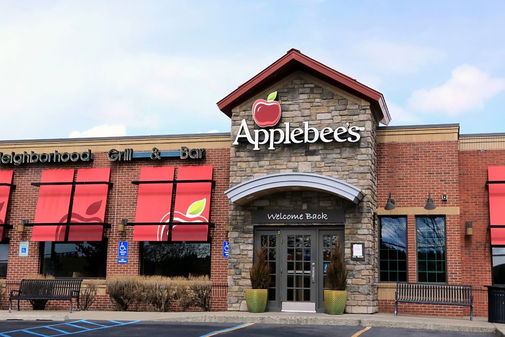 Entrance to Applebee's restaurant