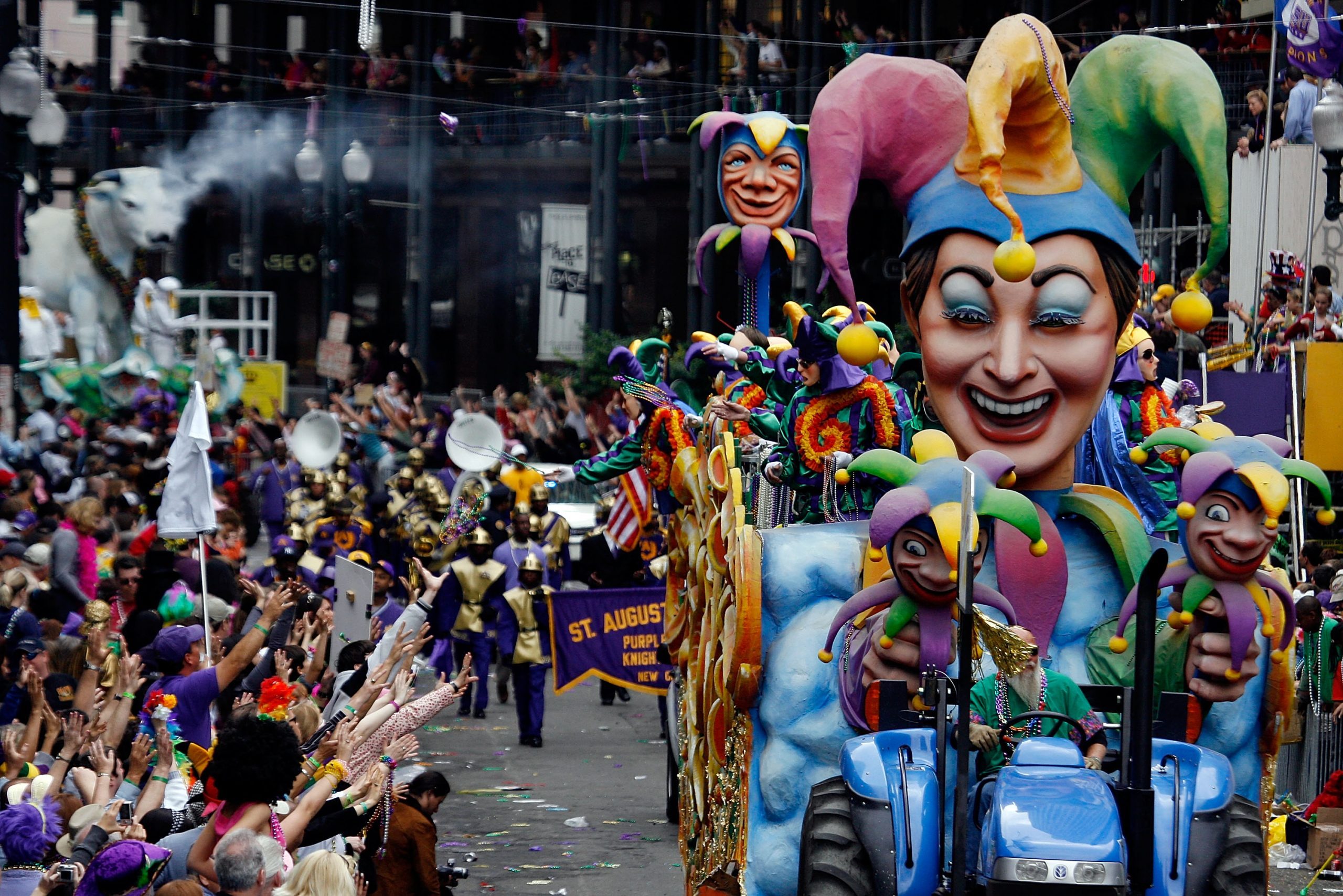 loats in the Rex parade roll along St. Charles avenue on Mardi Gras Day, February 20, 2007 in New Orleans, Louisiana