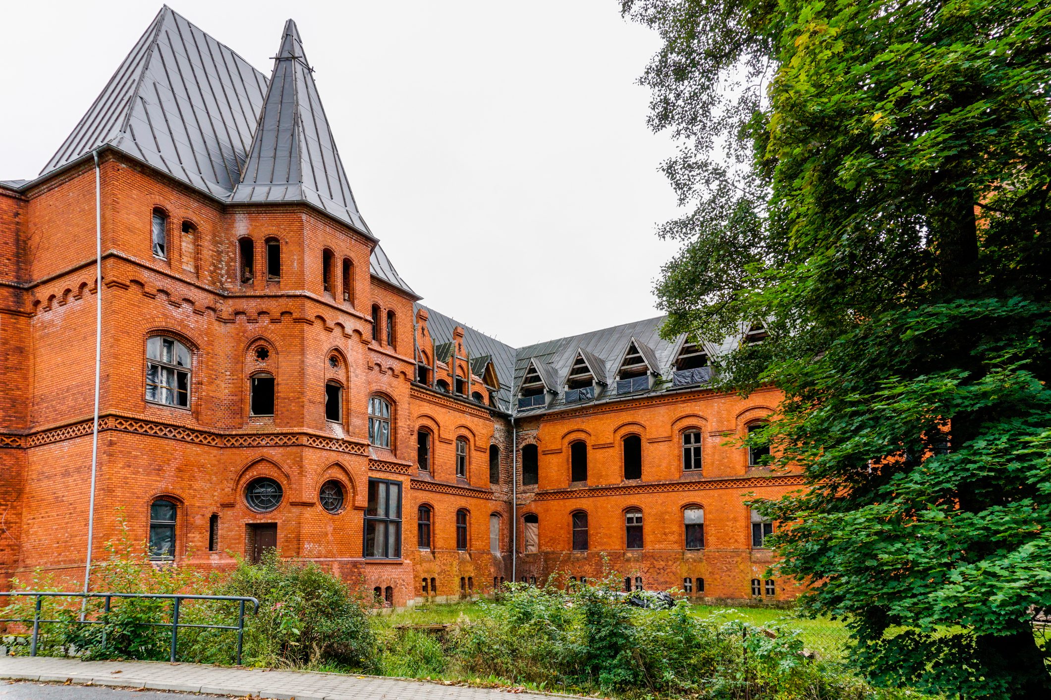 view of the ruins of the sanatorium and health spa in Sokolowsko
