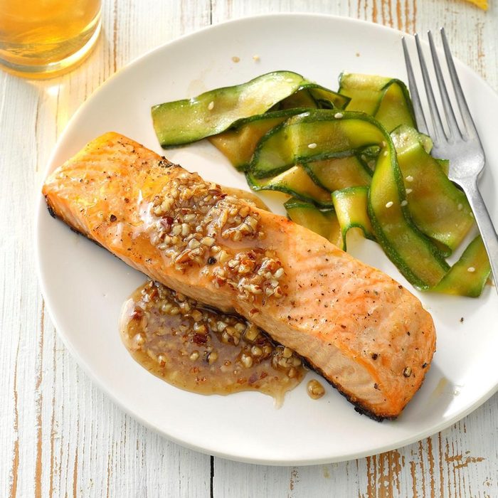 Salmon With Honey Pecan Sauce Exps Cwas19 111949 B04 05 6b 1