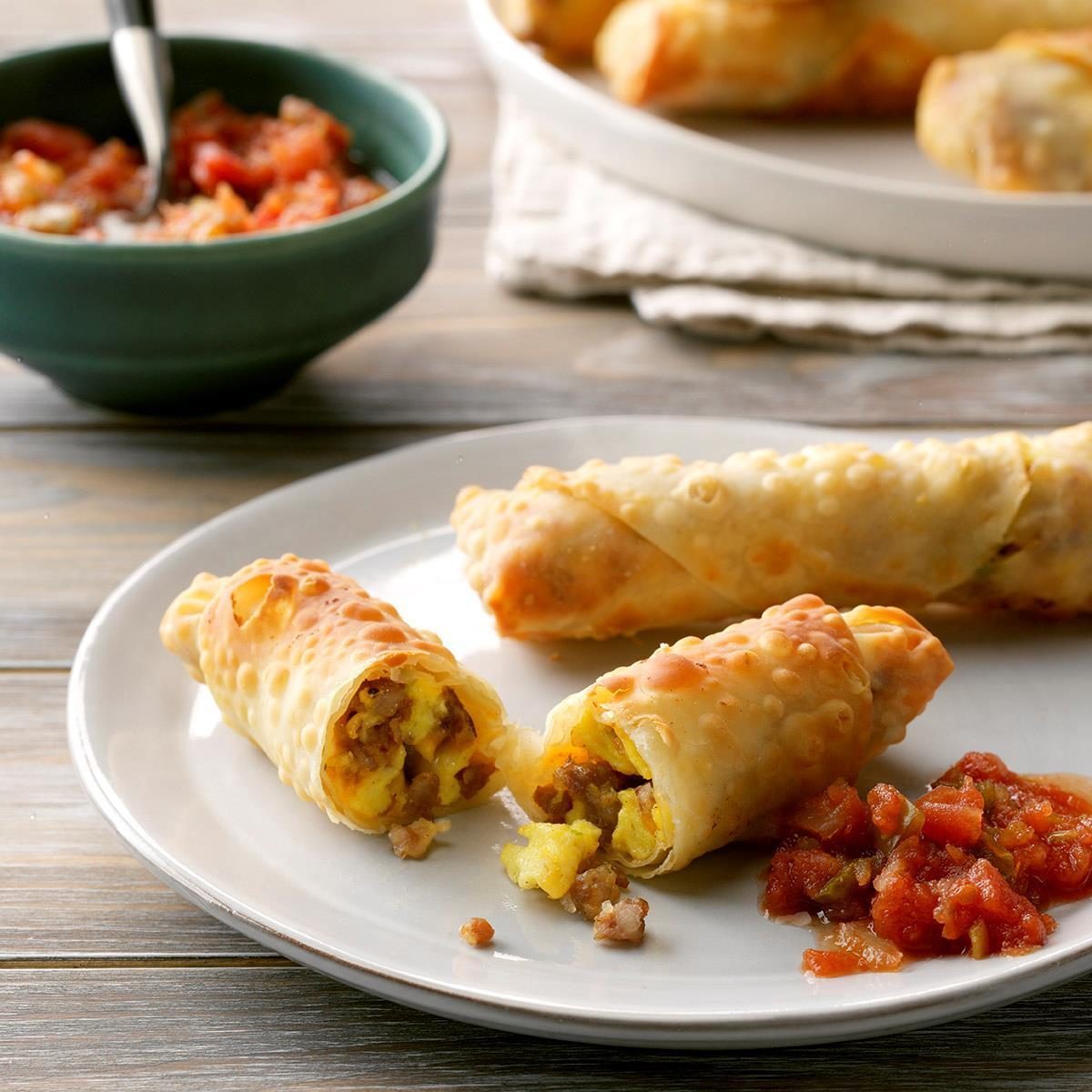 Cheesy Breakfast Egg Rolls 