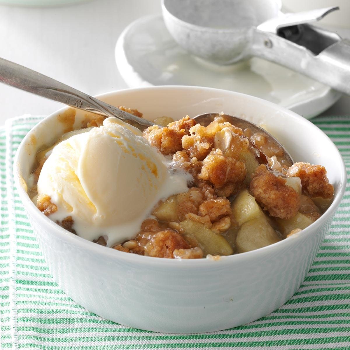 Apple Cobbler crisp with ice cream