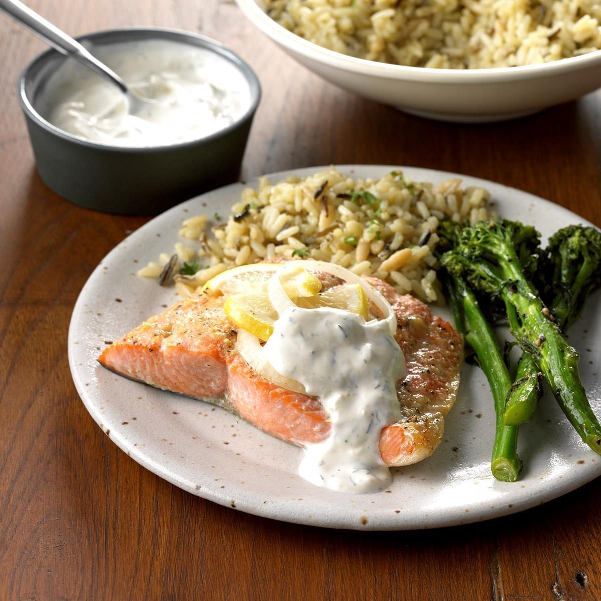 Salmon With Creamy Dill Sauce Exps Ghbz18 22391 C08 09 8b 5