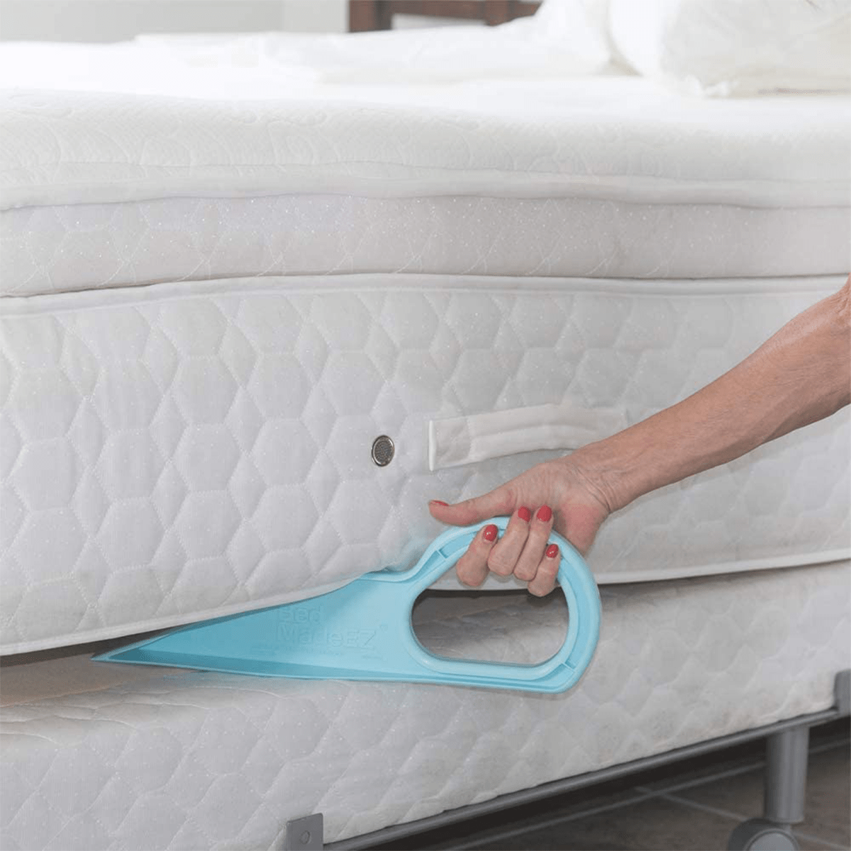 Amazon’s Cheap Mattress Lifter Is the Secret to a Perfectly Made Bed