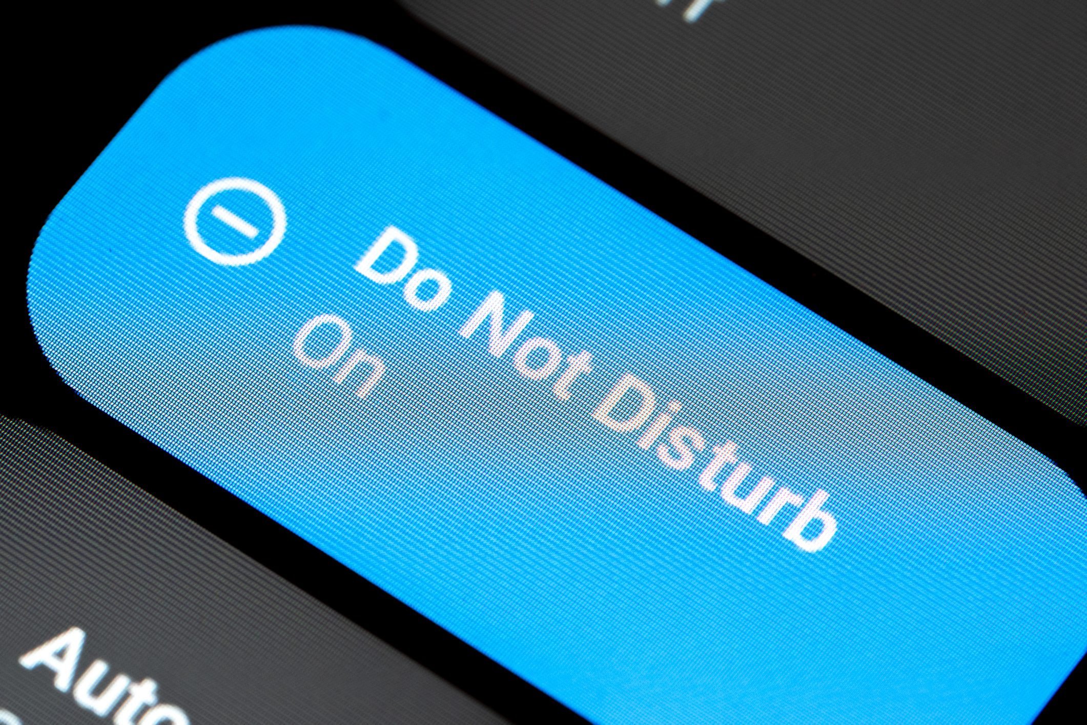 You Can Turn Off Your iPhone’s Do Not Disturb Feature at Will—Here’s How