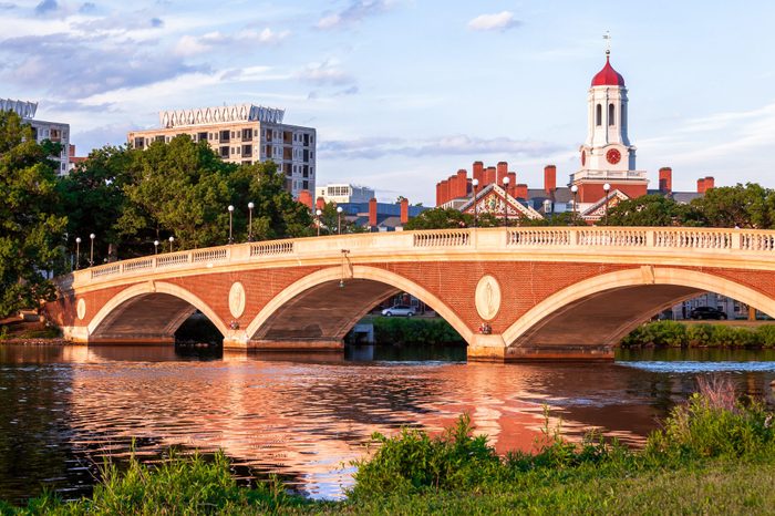 John W. Weeks Bridge, Dunster House, Havard University, Cambridge, Boston, Massachusetts, America