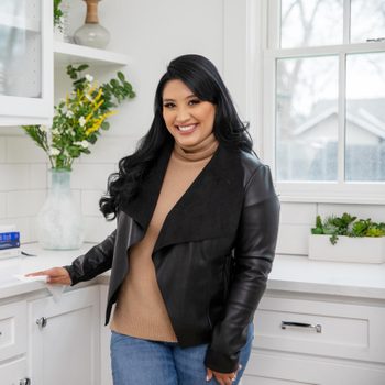 Vanesa Amaro cleaning in the kitchen