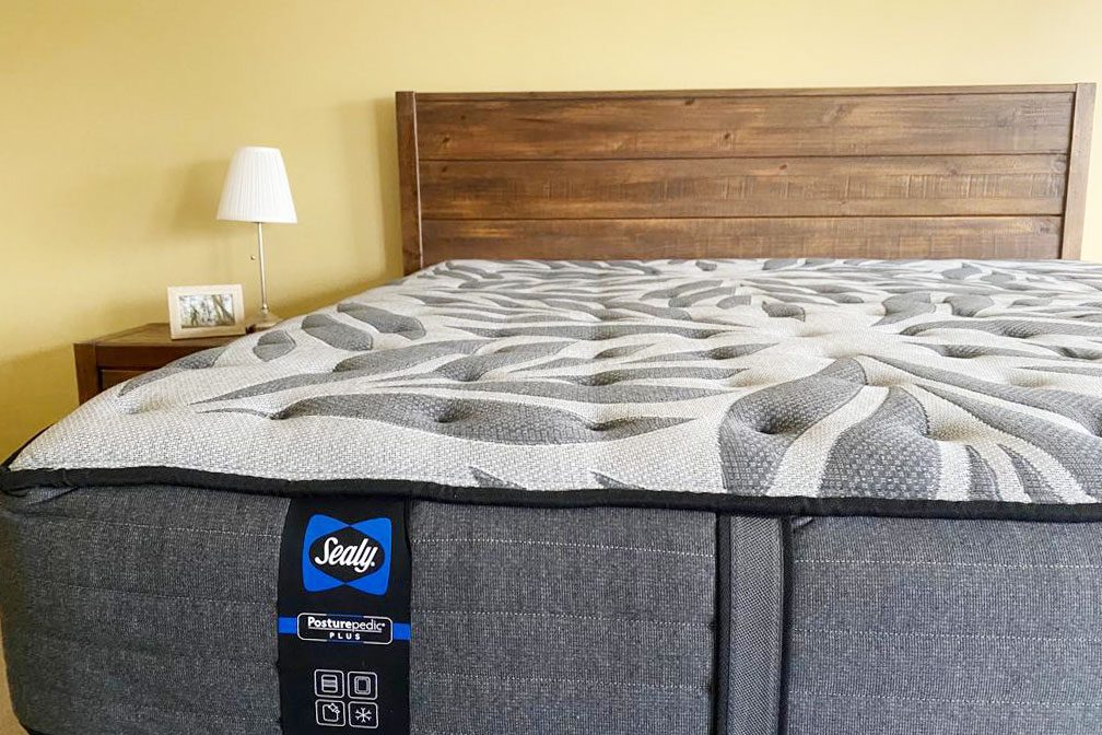 Sealy Posturepedic Review: I Slept on the Plus Satisfied II Mattress for 5 Months