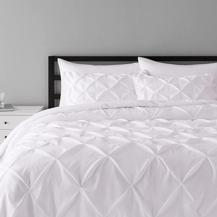 Amazon Basics All Season Down Alternative Comforter Set