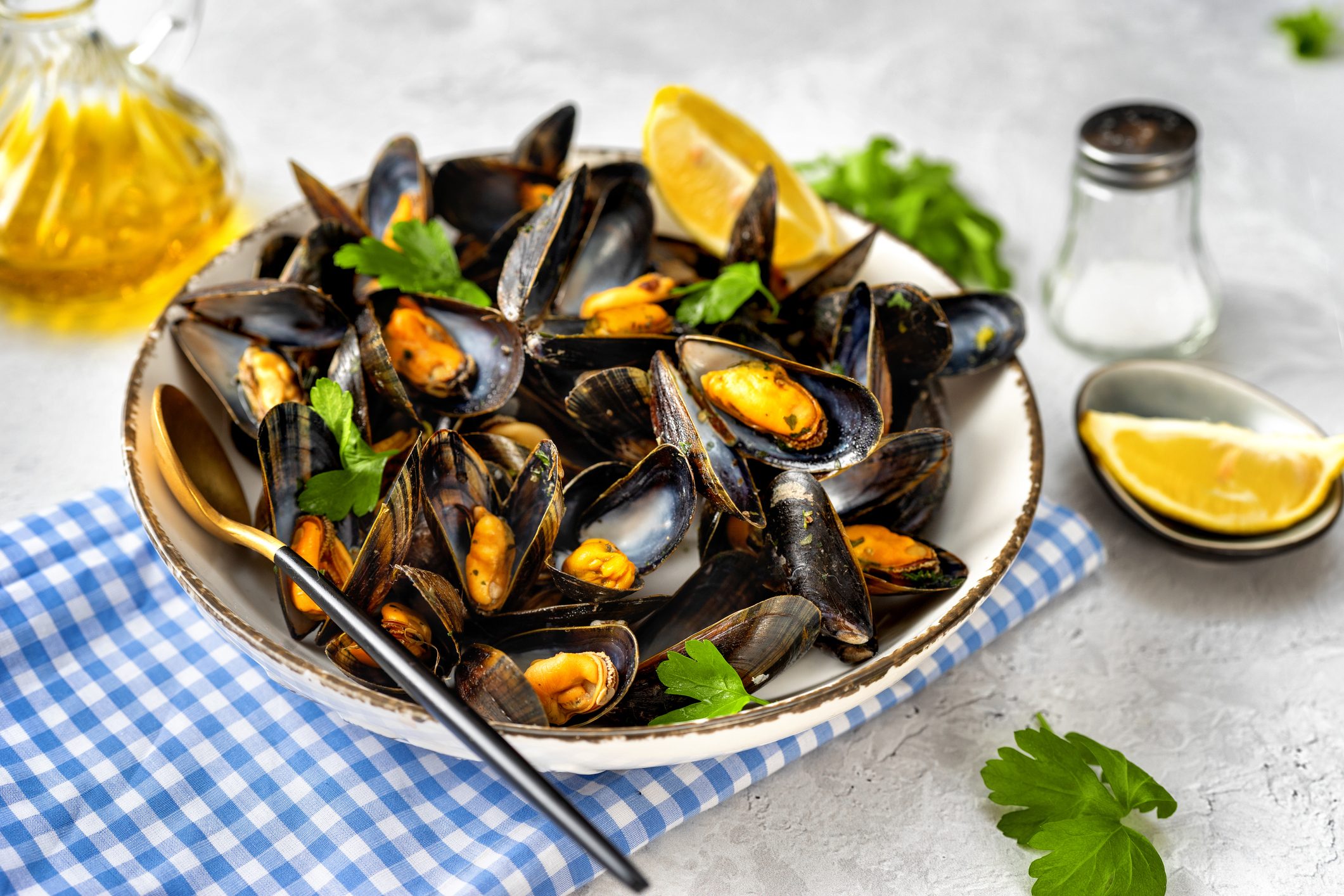 How to Eat Mussels Like You Know What You’re Doing