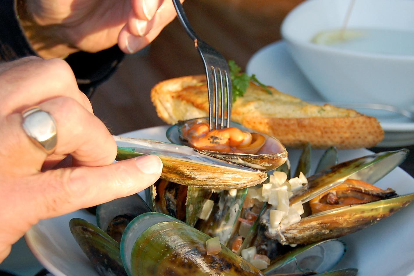 Eating Mussels With A Fork Gettyimages 136391874 Jvedit