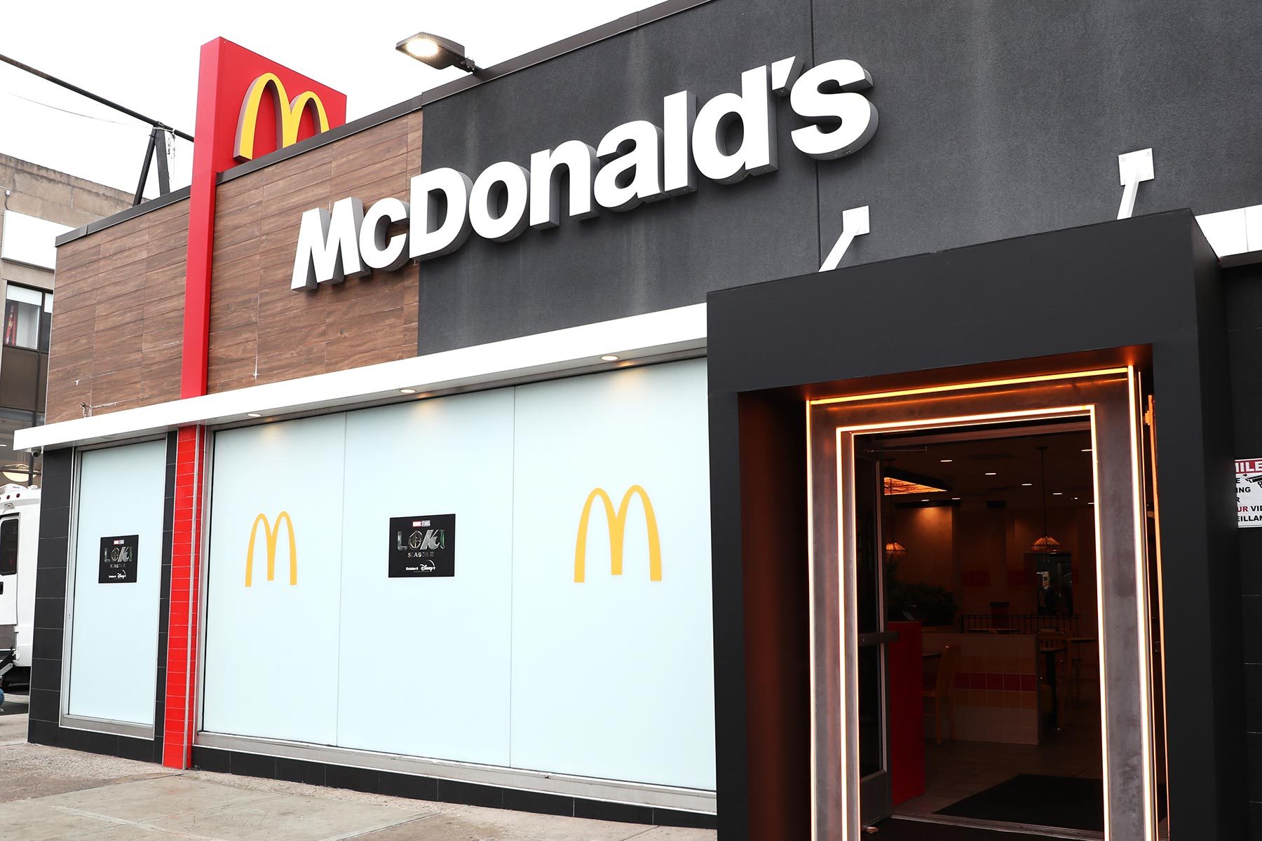 This Is the Worst Time to Visit McDonald’s, According to a Former Cook