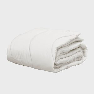 Saatva Lightweight Down Alternative Comforter
