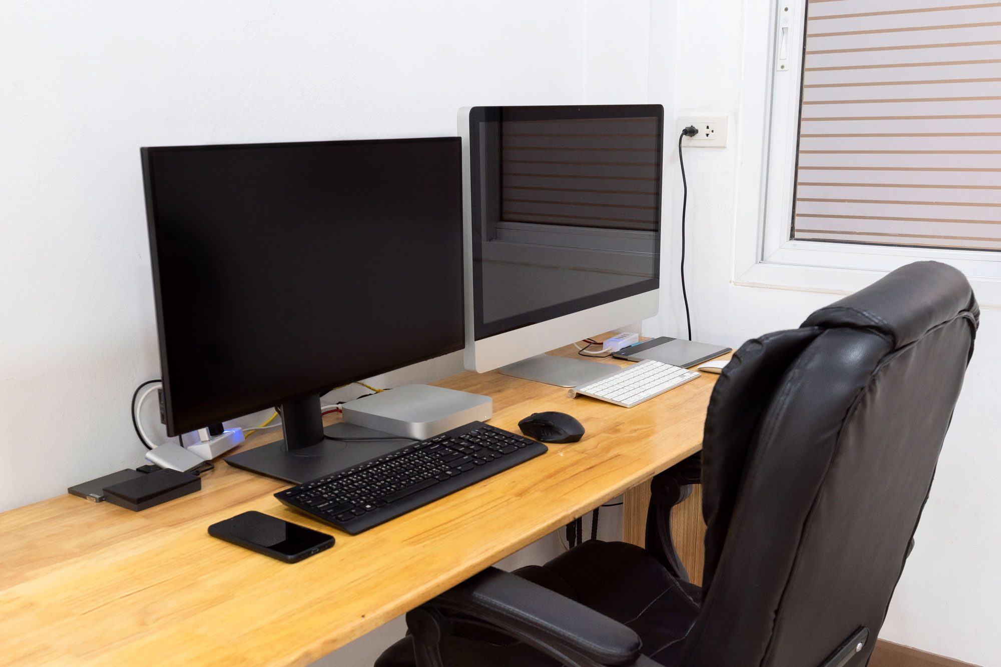 Interior Modern Living Room Workspace With Desk And Desktop