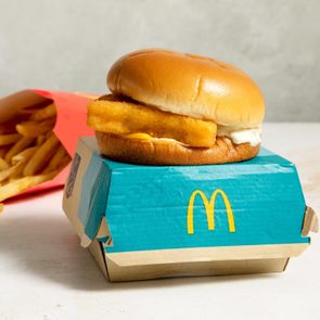 Ft24 Filetofish St 0206 1 Tartar Sauce On A Filet O Fish Is Always Off Center Jvedit