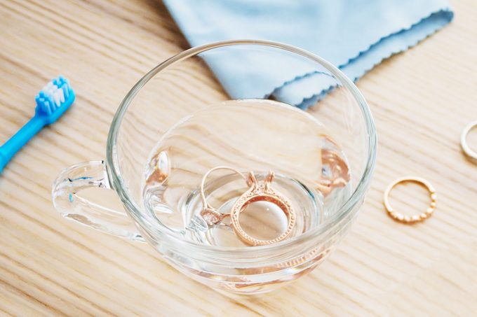 jewelry in bowl of ammonia