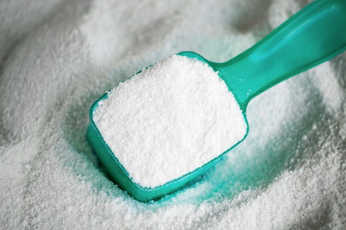 borax with green measuring scoop