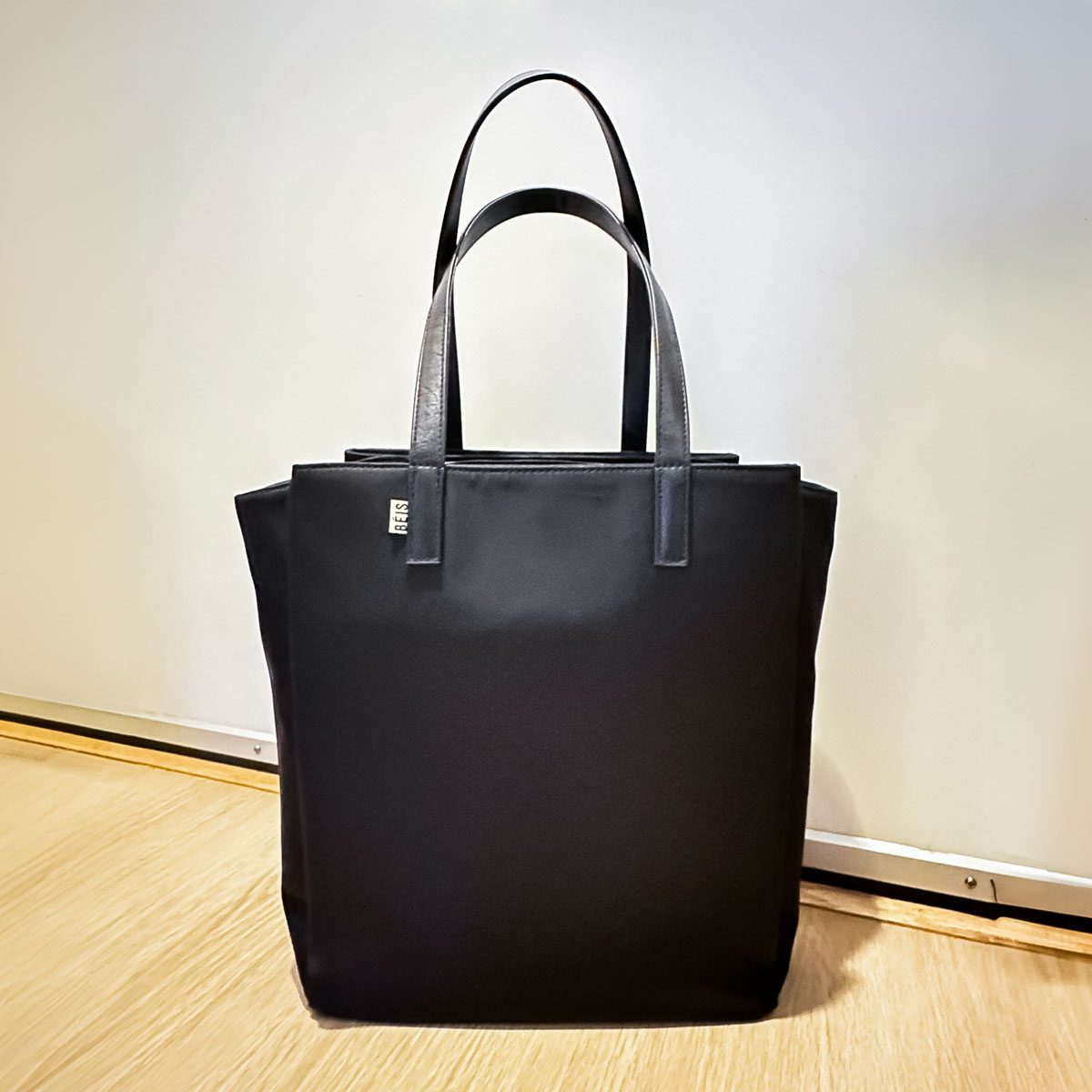 I Tried the Béis Commuter Tote Bag, and It Organizes Everything I Need for Work and Beyond