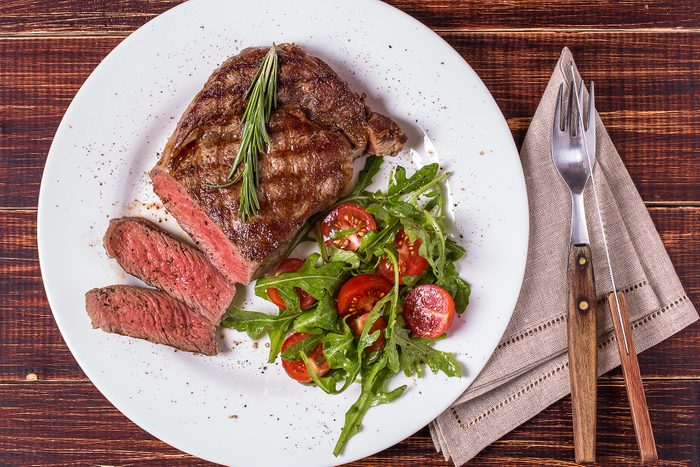 12 Steakhouse Etiquette Mistakes Everyone Makes Gettyimages 499686868