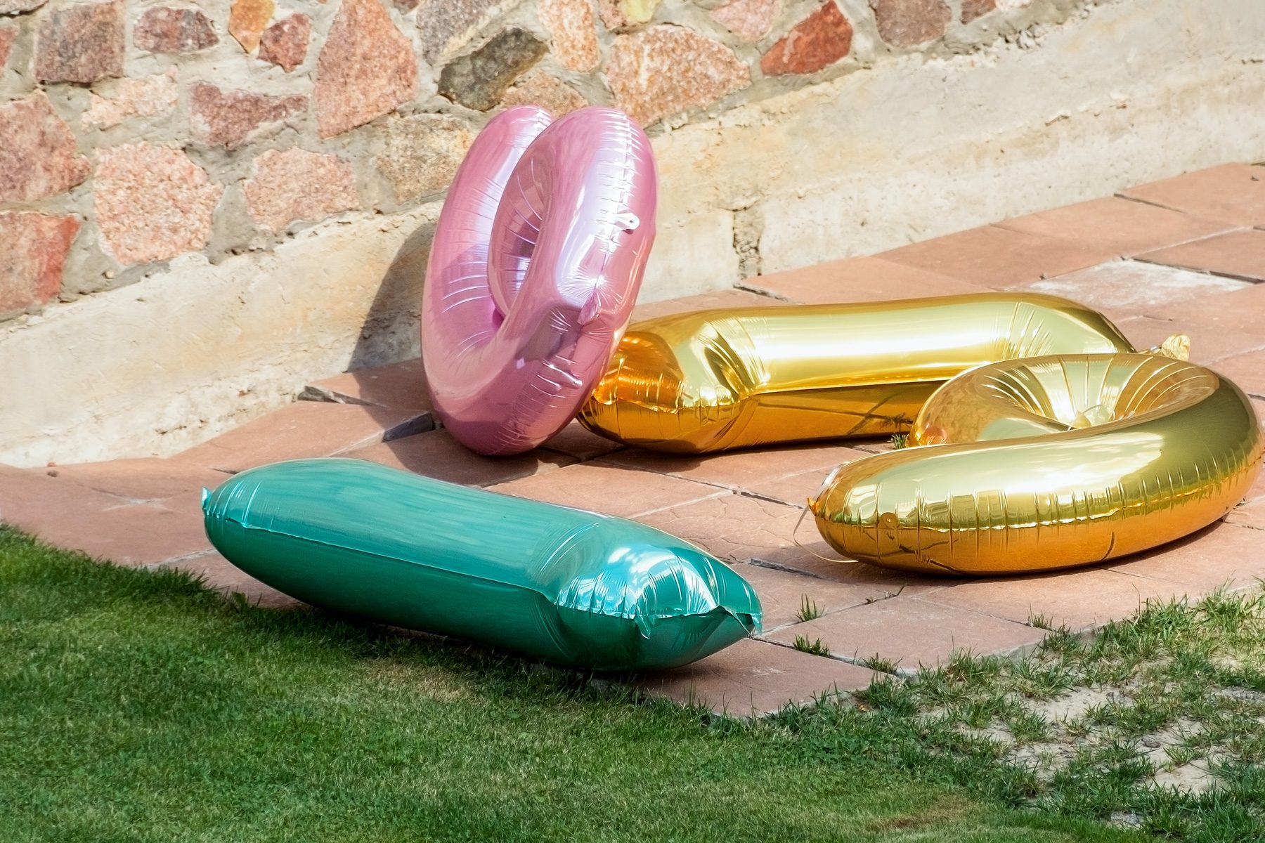 15 Rude Habits That Make You A Bad Neighbor Gettyimages 1502986976 Stedit