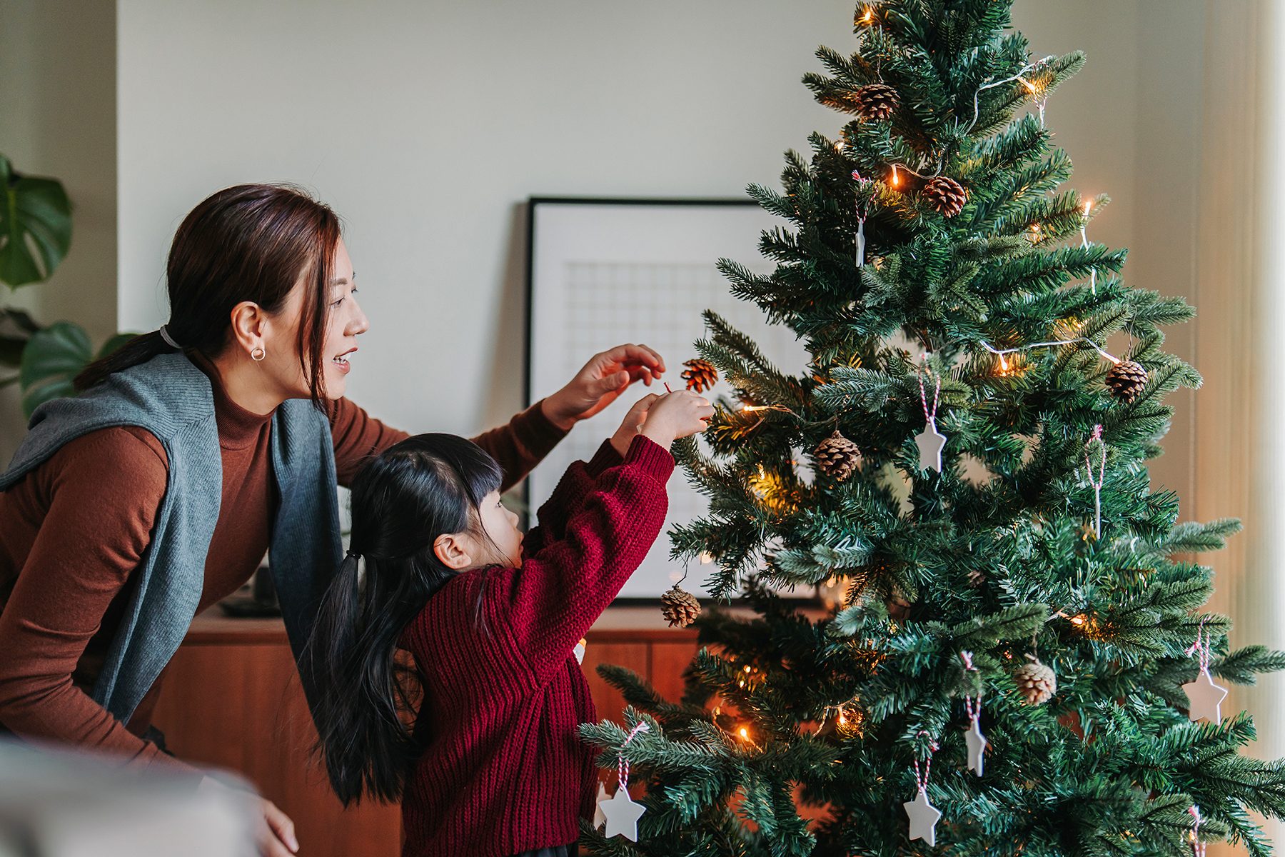 31 Best Christmas Traditions to Start with Your Family This Year