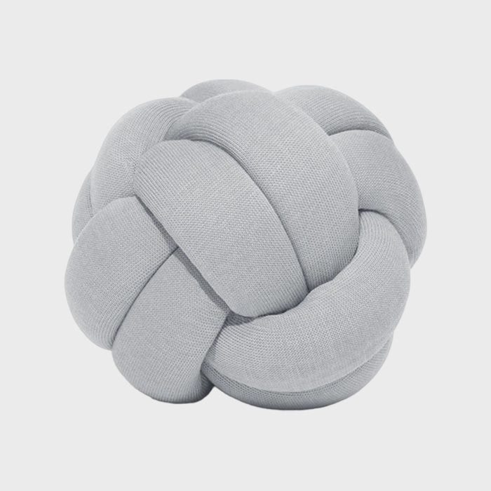 Bearaby Hugget Pillow Ecomm Via Bearaby.com 