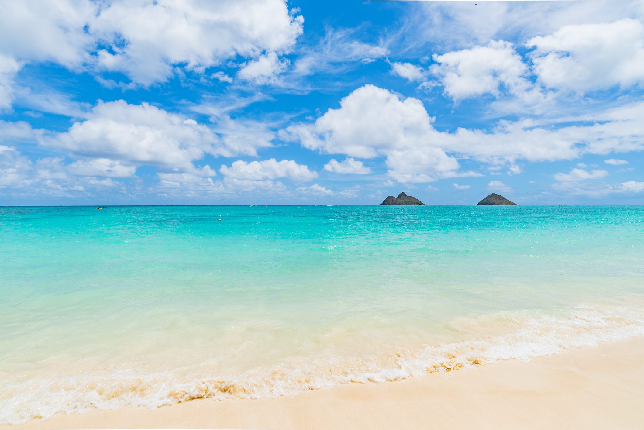 sandy Lanikai Beach and Mokulua Islands, Kailua, O'ahu, Hawai'i
