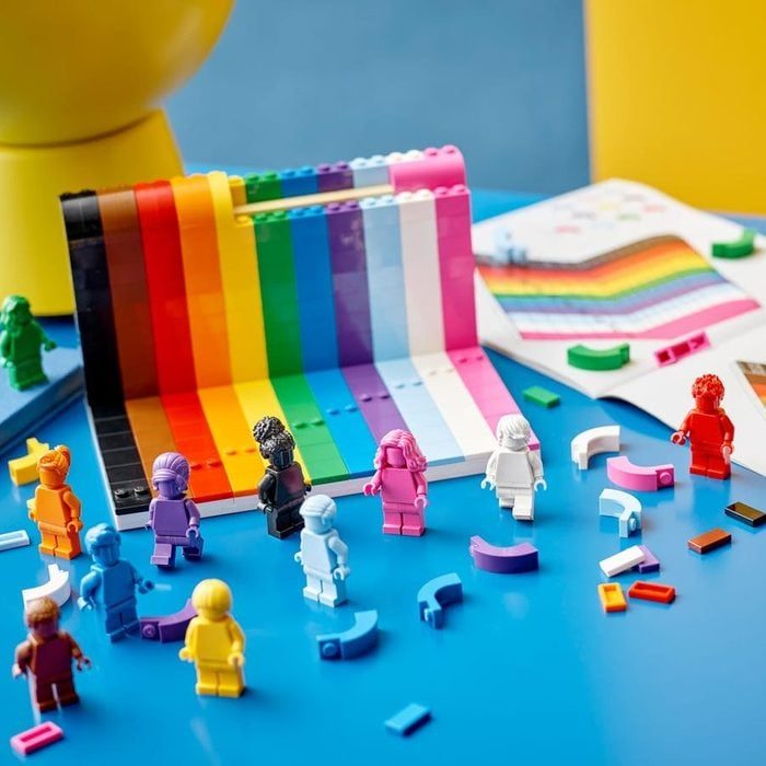 Everyone Is Awesome Ecomm Via Lego.com  E1670871021186