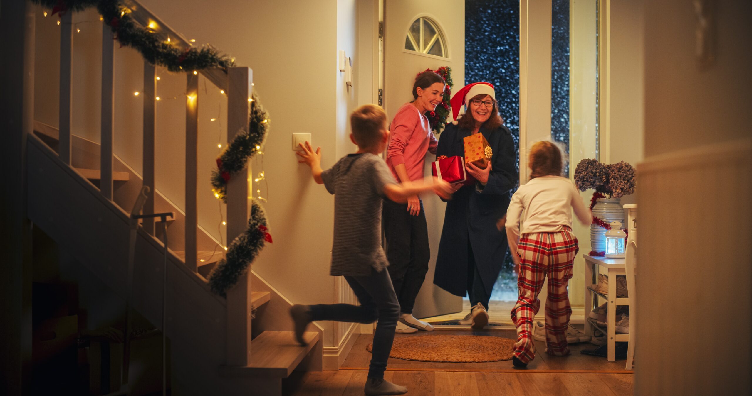 Grandmother,visiting,family,for,christmas,holidays,on,a,snowy,winter