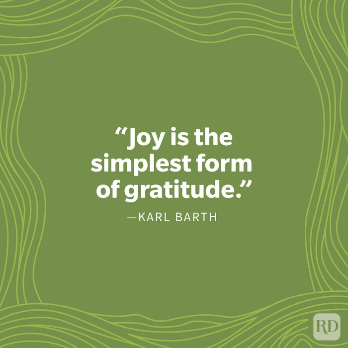 Gratitude quote on green background with aesthetic wave lines frame