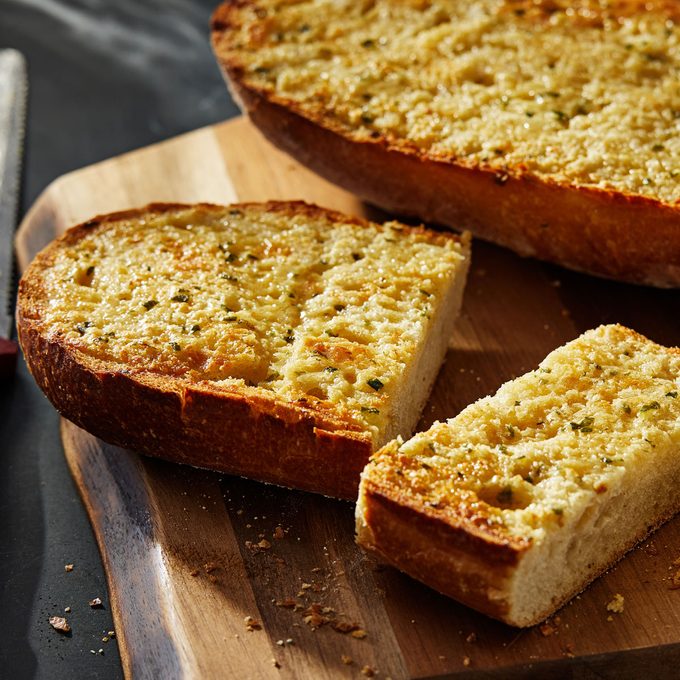 Here's Why Garlic Bread Always Tastes Better At Restaurants